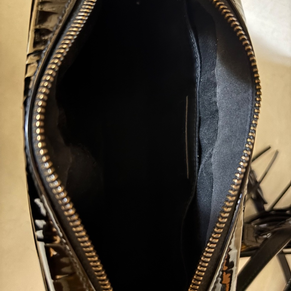 Saint Laurent Lou Medium YSL Monogram Patent Camera Bag- black patent - Picture 7 of 10